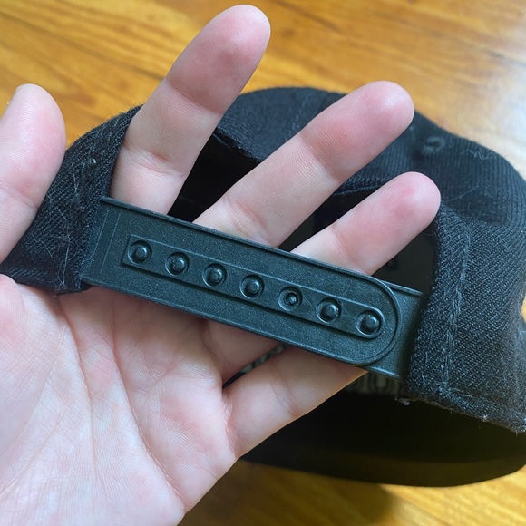 Snapback - Picture 3 of 4